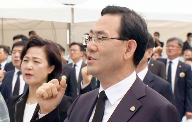미래통합당 주호영 원내대표가 18일 오전 광주광역시 동구 옛 전남도청 앞에서 열린 제40주년 5·18 민주화운동 기념식에서