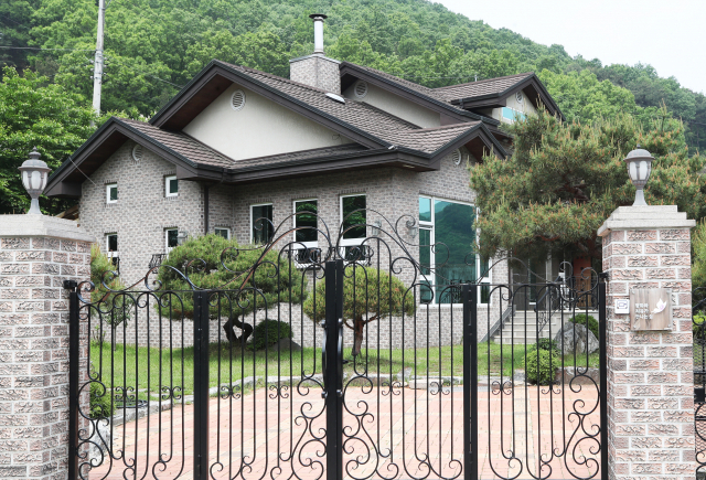 정의기억연대가 지정기부금을 받아 일본군 위안부 피해자들을 위한 쉼터로 운영하다 지난달 23일 건물 매각 계약을 체결하고 반납 절차가 진행 중인 경기도 안성시