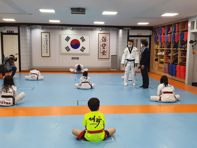 대구시체육회 및 8개 구‧군체육회 임‧직원 및 종목 경기단체의 임‧직원과 자원봉사자 등 180여 명으로 구성된 