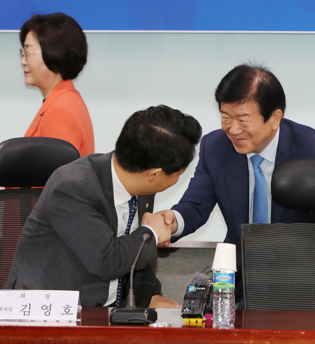 국회의장 후보인 더불어민주당 박병석 의원이 19일 오전 서울 여의도 국회 의원회관에서 열린 