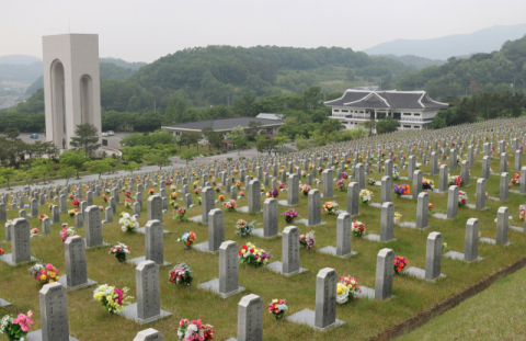 4만5천여 국가유공자와 유가족이 잠들어 있는 국립묘지인 영천호국원 전경. 국립영천호국원 제공