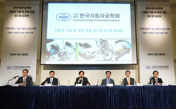 한국자동차공학회가 19일 서울에서 자동차 기술·정책 개발 로드맵을 발표했다. 자동차공학회 제공