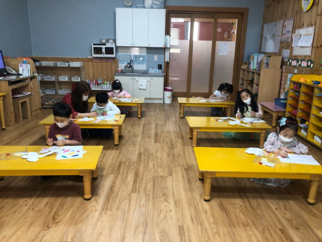 대구의 한 어린이집에서 생활수칙을 이행 중인 모습. 대구시 제공