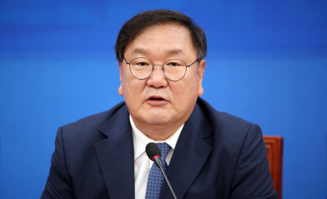 김태년 더불어민주당 원내대표가 21일 오전 국회에서 열린 정책조정회의에서 발언하고 있다. 연합뉴스