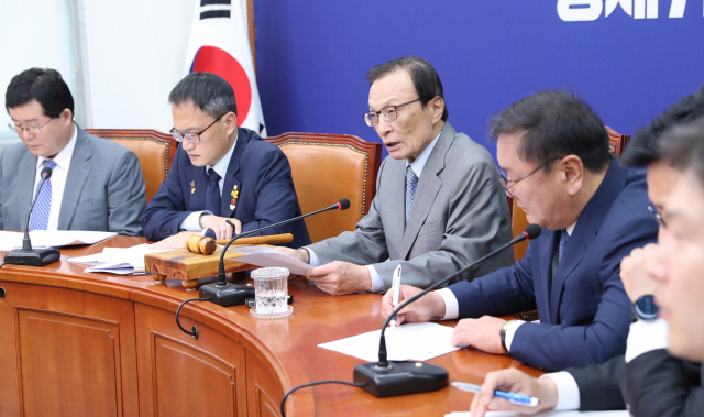 더불어민주당 이해찬 대표가 22일 오전 서울 여의도 국회에서 열린 최고위원회의에서 발언하고 있다. 연합뉴스