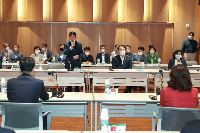 26일 오전 10시 대구 북구 칠성동 대구은행 제2본점 다목적홀에서 북구청 직원들과 21대 국회의원 당선인 등이 정책협의회에 참석해 관내 주요 사업들에 대해 논의했다. 북구청 제공