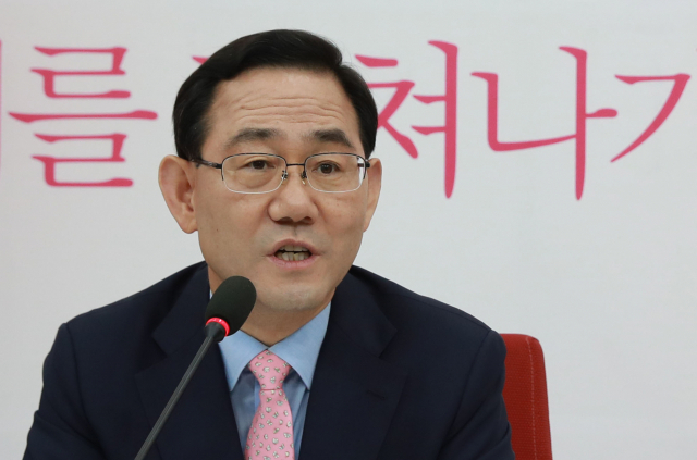미래통합당 주호영 원내대표가 28일 오후 서울 여의도 국회에서 박삼득 보훈처장을 만나 발언하고 있다. 연합뉴스