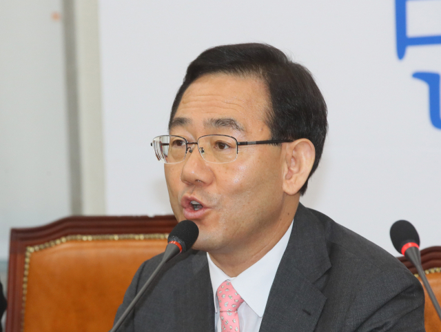 미래통합당 주호영 원내대표가 1일 국회에서 열린 비상대책위원회의에서 여당과의 개원 협상에 관해 발언하고 있다. 연합뉴스