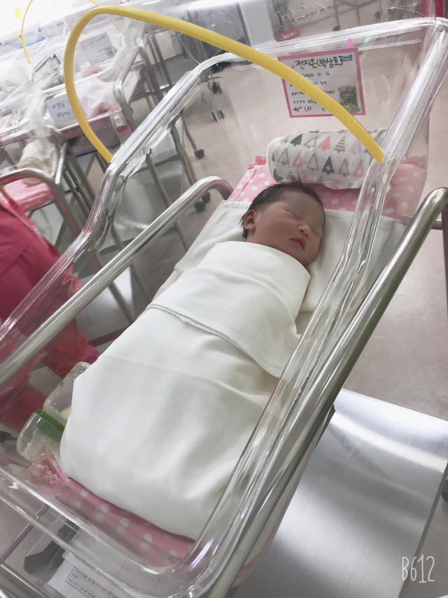 전지은(33)‧박상호(31) 부부 첫째 딸 쑥쑥이(3.3kg) 5월 16일 출생