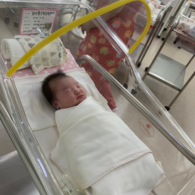 김다운(31)‧권종원(36) 부부 둘째 딸 망고(3.3kg)5월 17일 출생