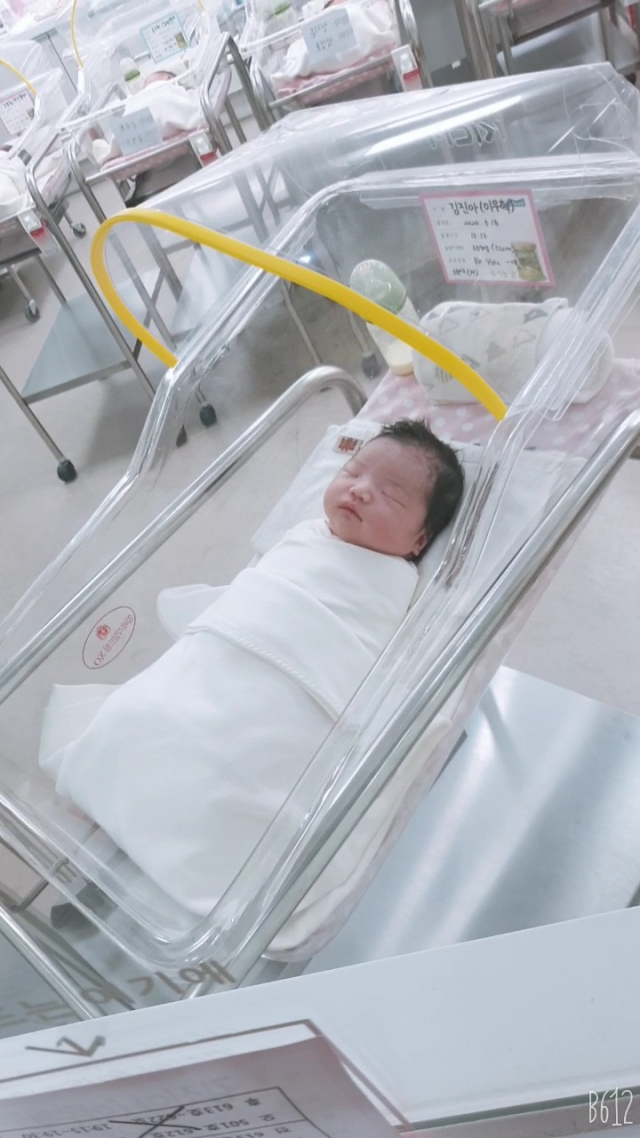김진아(26)‧이우혁(36) 부부 둘째 딸 다복이(3.5kg)5월 18일 출생