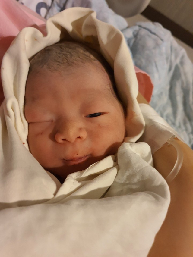 정혜영(33)‧김장희(35) 부부 첫째 아들 꼼이(3.5kg)5월 19일 출생