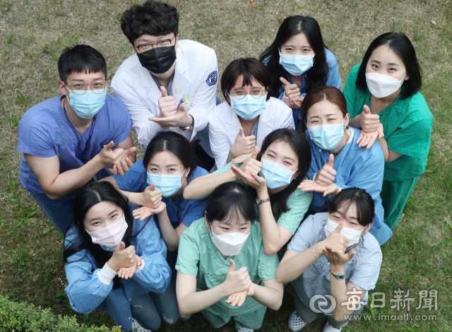 계명대학교 대구동산병원에서 의료진이 K방역 성공의 주인공인 대구시민들에게 감사를 표하는 