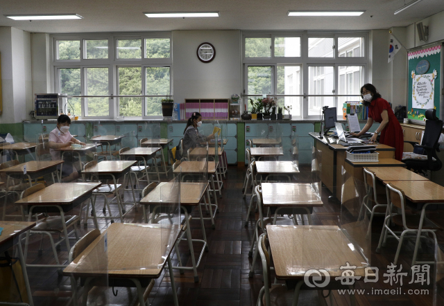 4일 대구에서 중학생 1명이 코로나19 확진 판정을 받았다. 사진은 고1, 중2, 초등학교 3~4학년 학생들의 등교가 시작된 3일 한 초등학교. 사진은 기사 본문과 무관함. 매일신문 DB