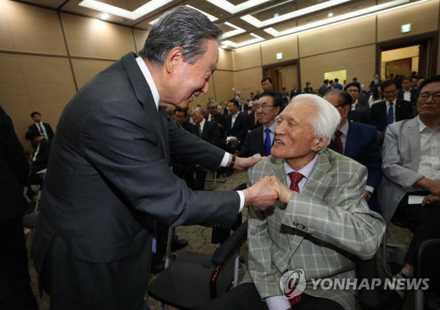 최형우 전 의원의 자택이 경매에 나와 눈길을 끌고 있다. 사진은 지난해 6월 20일 오전 서울 동작구 김영삼대통령기념도서관에서 열린 