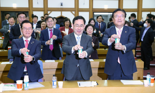 4일 오전 서울 여의도 국회 의원회관에서 열린 미래통합당 