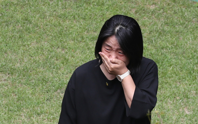 윤미향 더불어민주당 의원이 7일 오전 서울 마포구 연남동 