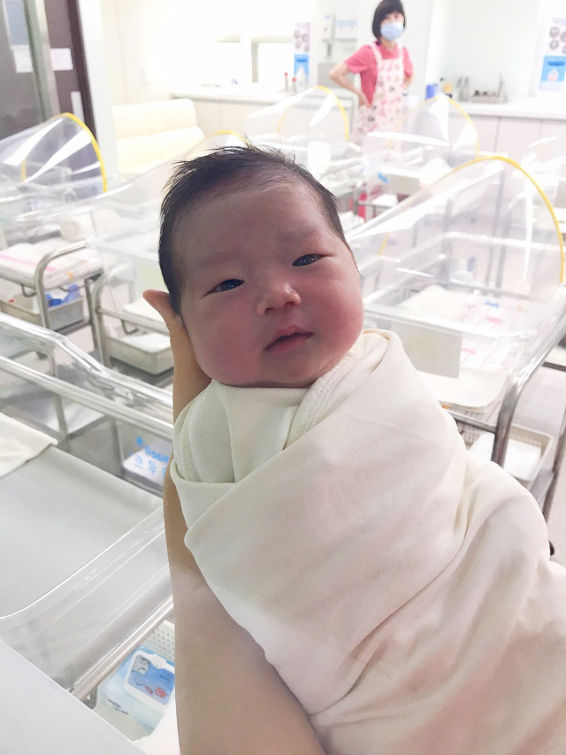 이혜영(31)‧정준호(32) 부부 첫째 딸 쪼꼬미(3.1kg) 5월 21일 출생