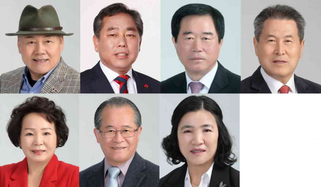 (상단 왼쪽부터) 우대현, 권기훈, 도재영, 한대곤 (하단 왼쪽부터) 금향숙, 김병준, 이성애.