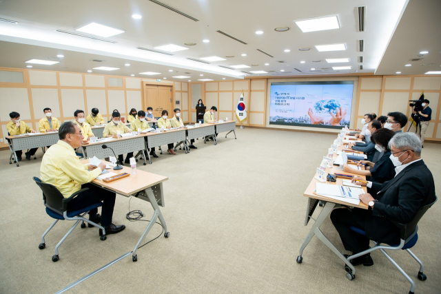 장세용 구미시장을 비롯한 시청 및 유관기관 관계자들이 