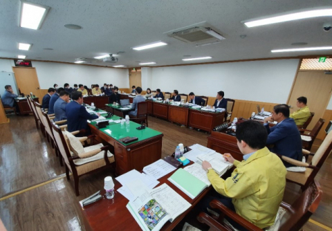 11일 열린 경주시의회 문화행정위원회 행정사무감사 모습. 김도훈 기자