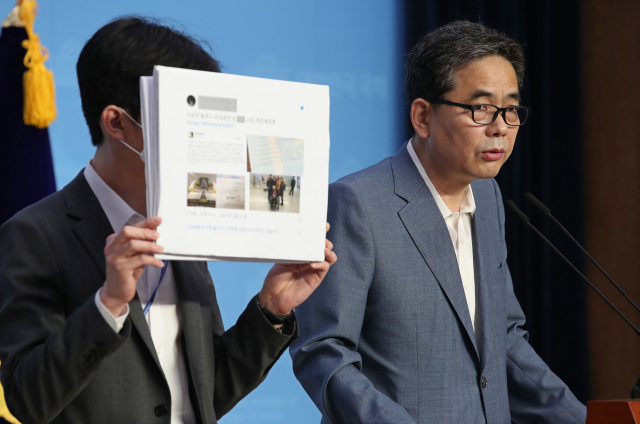 미래통합당 곽상도 의원이 11일 오후 국회 소통관에서 정의기억연대(정의연) 마포구 쉼터 