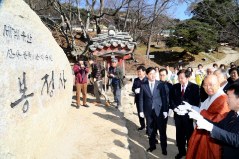 유네스코 세계유산인 안동 봉정사가 코로나19로 지친 국민들의 몸과 마음을 치유하는