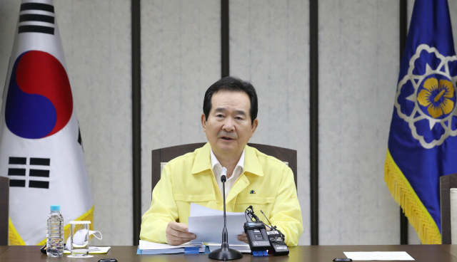 정세균 국무총리가 17일 오전 세종시 정부세종청사에서 열린 신종 코로나바이러스 감염증(코로나19) 대응 중앙재난안전대책본부 회의를 주재하며 발언하고 있다. 연합뉴스