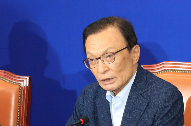 더불어민주당 이해찬 대표가 15일 오전 서울 여의도 국회에서 열린 최고위원회의에서 발언하고 있다. 연합뉴스