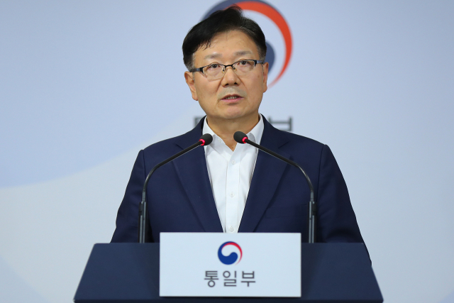 남북공동연락사무소장인 서호 통일부 차관이 16일 오후 정부서울청사 합동브리핑실에서 북한의 남북공동연락사무소 폭파와 관련해 입장을 밝히고 있다. 연합뉴스