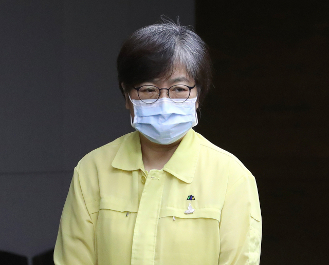 정은경 중앙방역대책본부장(질병관리본부장)이 17일 오전 세종시 정부세종청사에서 열린 정세균 국무총리 주재 신종 코로나바이러스 감염증(코로나19) 대응 중앙재난안전대책본부 회의에 참석하고 있다. 연합뉴스