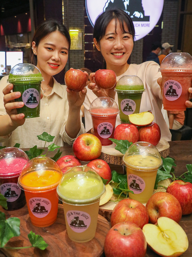 현대백화점그룹 종합식품기업 현대그린푸드가 운영하는 착즙 주스 브랜드 조앤더주스(JOE ＆ THE JUICE)는 17일 