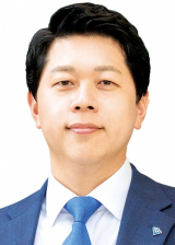 국민의힘 원희룡(왼쪽 사진부터), 유승민, 윤석열, 홍준표 대선 예비후보가 11일 오후 광주 서구 치평동 KBS 광주방송총국에서 호남권 합동토론회를 준비하고 있다. 연합뉴스