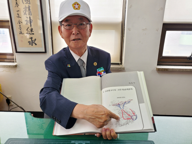 임상수 6·25 참전 유공자회 대구시지부 달서구지회장이 전쟁 당시의 상황을 설명하고 있다. tong@imaeil.com