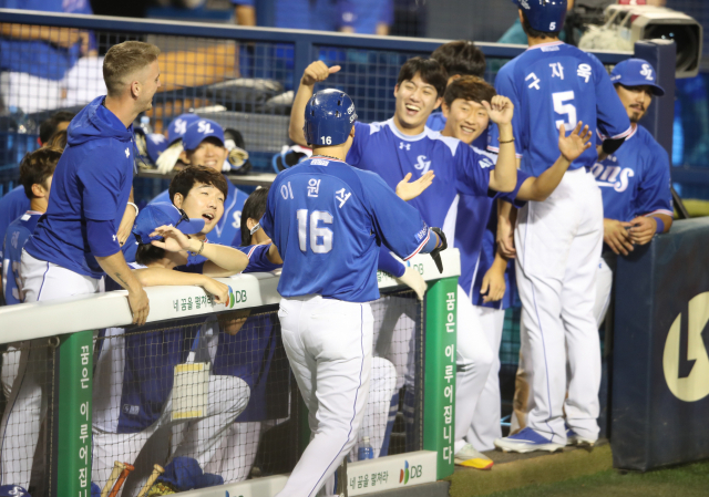 지난 6월 17일 서울 잠실 야구장에서 2020 신한은행 SOL KBO 리그 삼성-두산 경기 중 삼성라이온즈의 모습.