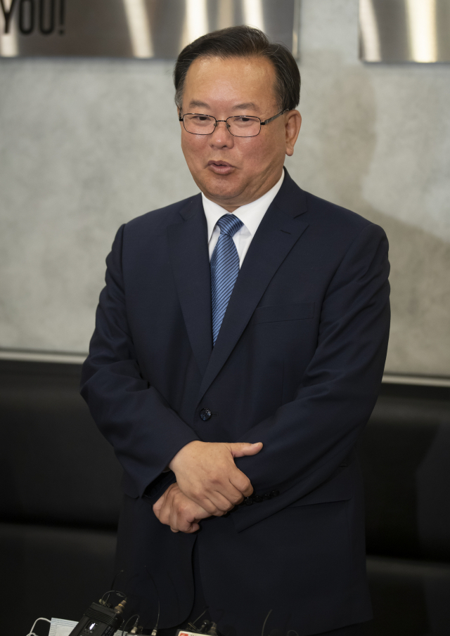 김부겸 전 더불어민주당 의원이 16일 오후 서울 여의도 한 커피숍에서 기자간담회를 하고 있다. 연합뉴스