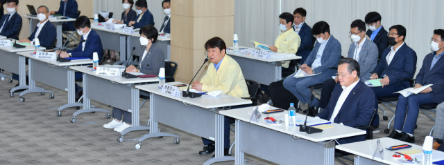 22일 열린 대구혁신도시 공공기관장 협의회에서 권영진 대구시장이 인사말을 전하고 있다. 대구시 제공