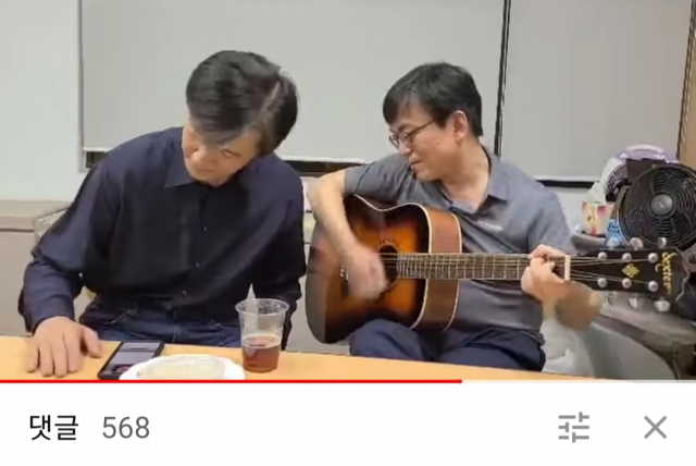 조국 전 법무부 장관이 유튜브에 출연했다. 유튜브 류형수TV 캡처