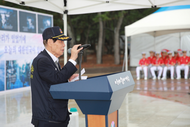 지난 5일 경북 영덕군 장사상륙작전 전승기념관 개관식에서 소감을 말하고 있는 류병추 장사상륙작전 참전유격동지회 회장. 영덕군청 제공