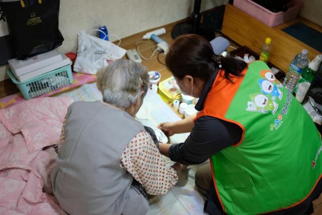 대구시사회서비스원은 올 3월 1일부터 코로나19 여파에 따른 지역사회 돌봄 공백 위기에 대응해 