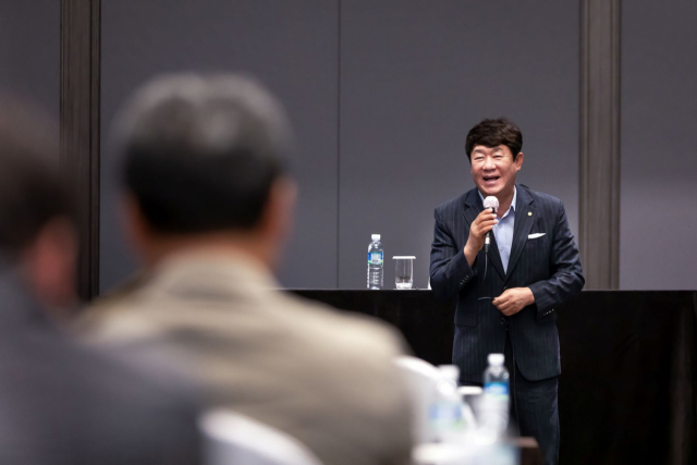 김윤식 신협중앙회장이 지역 간담회에서 질의에 답하고 있다. 신협중앙회 제공