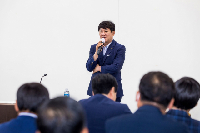 김윤식 신협중앙회장이 지역 간담회에서 질의에 답하고 있다. 신협중앙회 제공