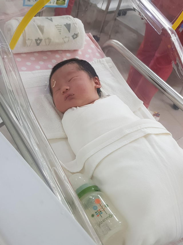 조아라(26)‧이상민(41) 부부 둘째 아들 송송이(3.8kg) 6월 12일 출생