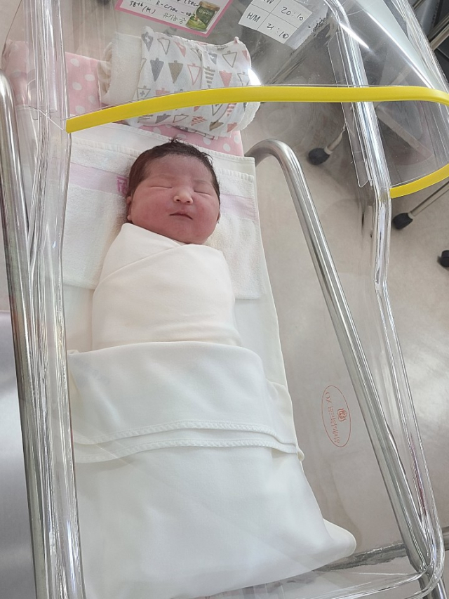 강보람이(34)‧박태규(34) 부부 둘째 딸 축뽁(3.4kg) 6월 17일 출생