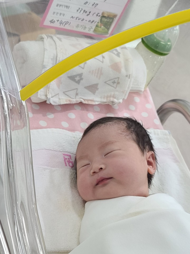 이연옥(26)‧조승환(32) 부부 첫째 딸 복덩이(3.3kg) 6월 17일 출생