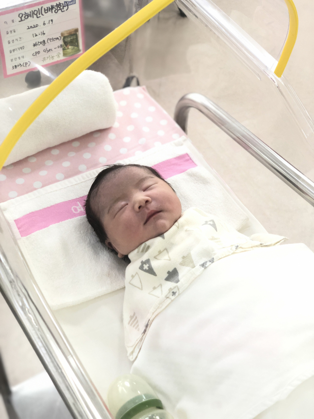 오혜인(31)‧배성환(32) 부부 첫째 딸 우복이(3.6kg) 6월 19일 출생