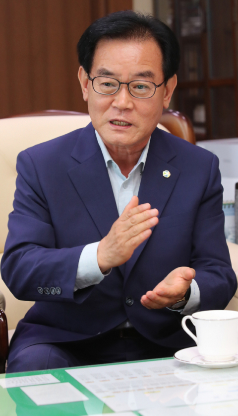 백선기 경북 칠곡군수가 매일신문과 인터뷰를 갖고 있다. 이현주기자
