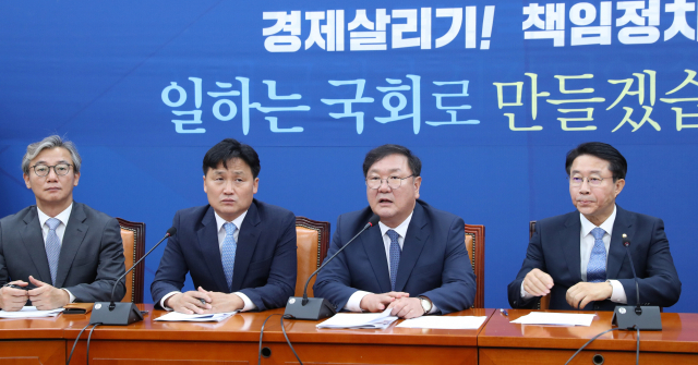 더불어민주당 김태년 원내대표가 30일 오전 서울 여의도 국회에서 열린 원내대책회의에서 발언하고 있다. 연합뉴스