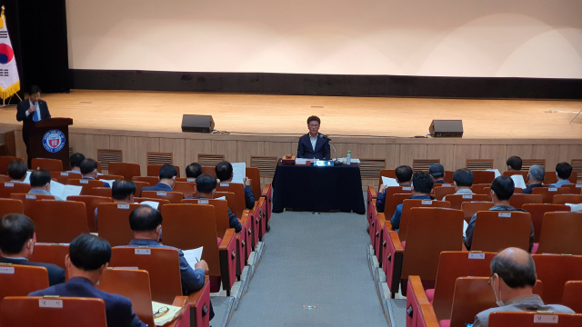경상북도체육회는 1일 오전 11시 경산시민회관에서 임시대의원총회를 열었다.