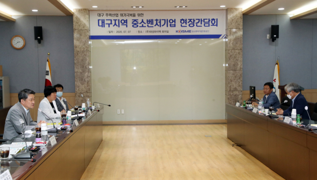 7일 오후 대구 테크노폴리스 대성하이텍 본사에서 열린 대구지역 중소벤처기업 현장간담회에서 김학도 중진공 이사장이 발언하고 있다. 중소벤처기업진흥공단 제공